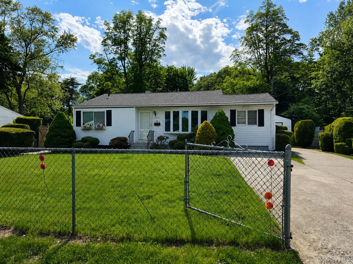 1614 N Gardiner Drive Property Photo 3