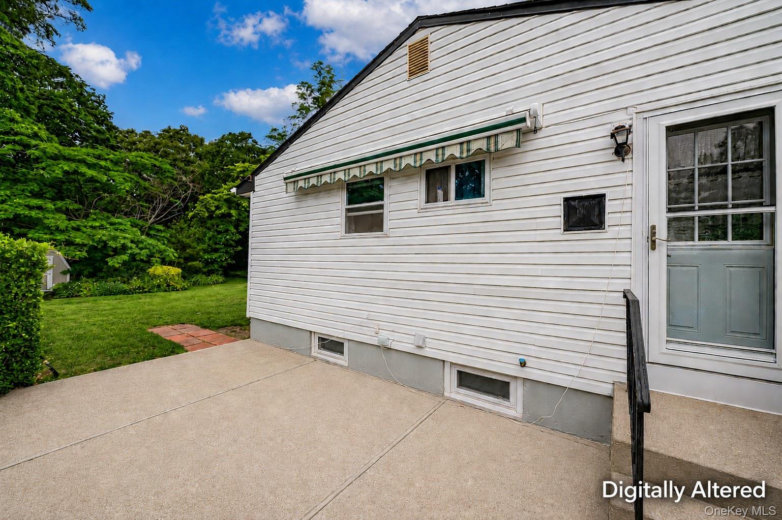 1614 N Gardiner Drive Property Photo 6