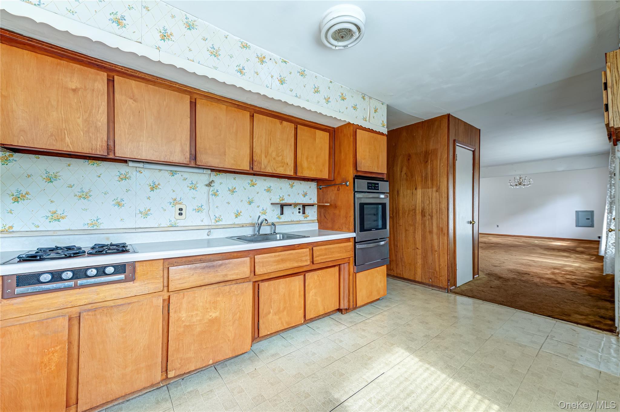 1614 N Gardiner Drive Property Photo 7