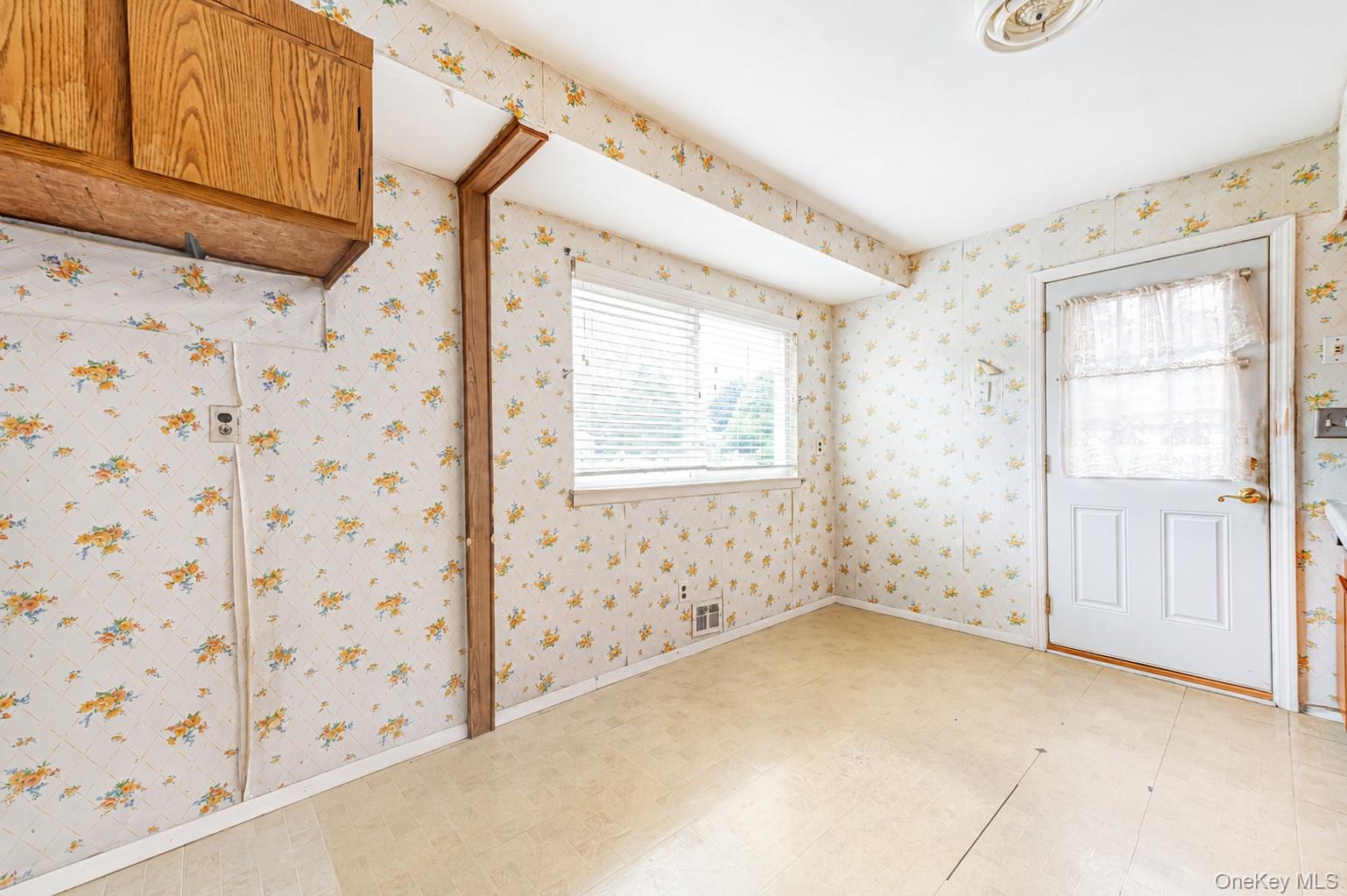 1614 N Gardiner Drive Property Photo 9
