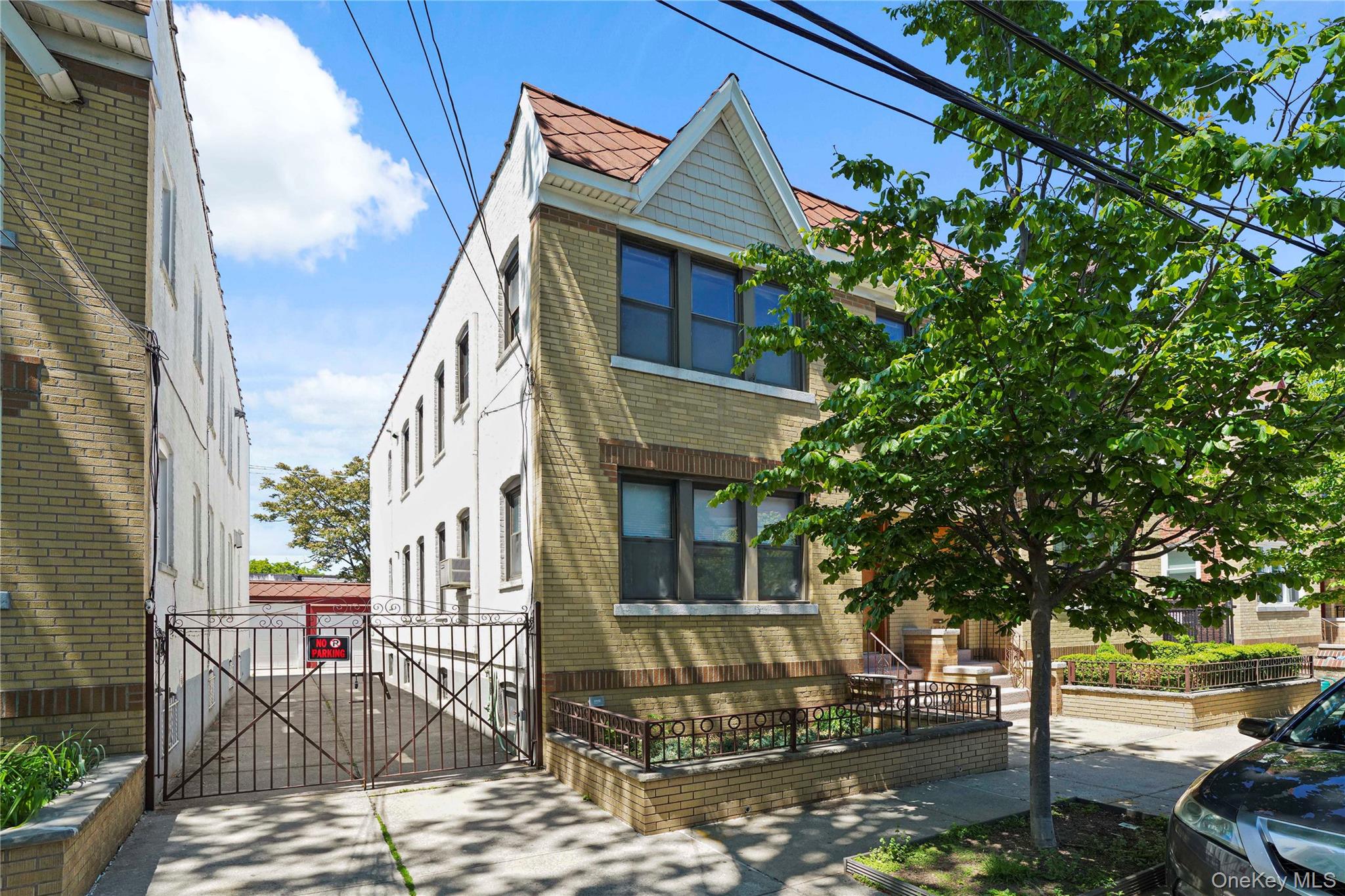 1877 Hart Street Property Photo 1