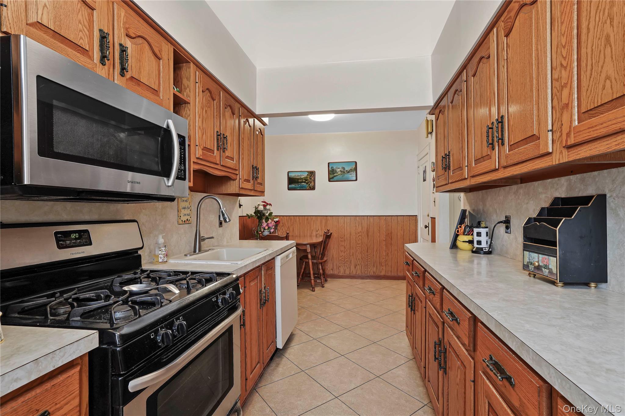1877 Hart Street Property Photo 9