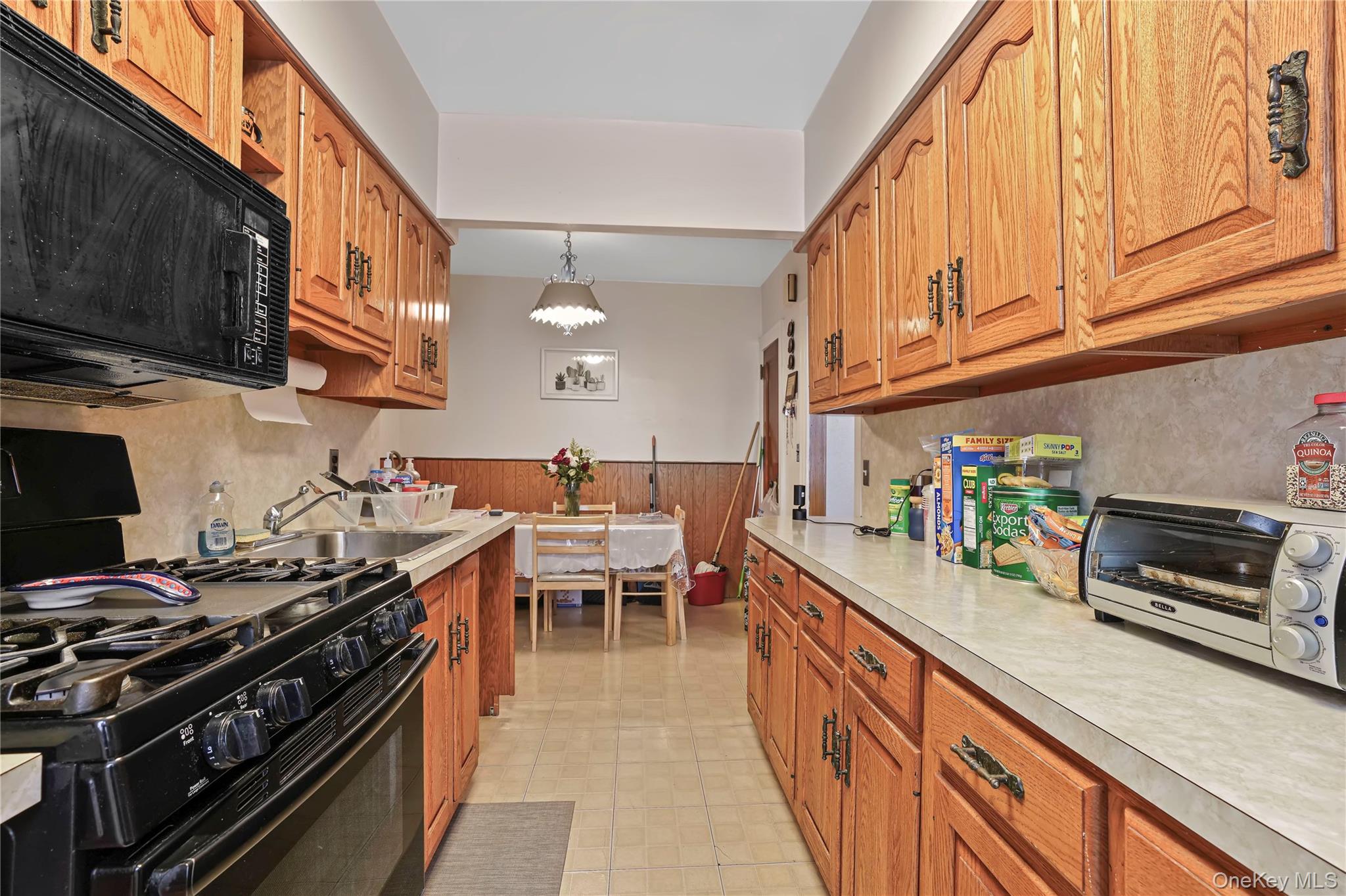 1877 Hart Street Property Photo 16