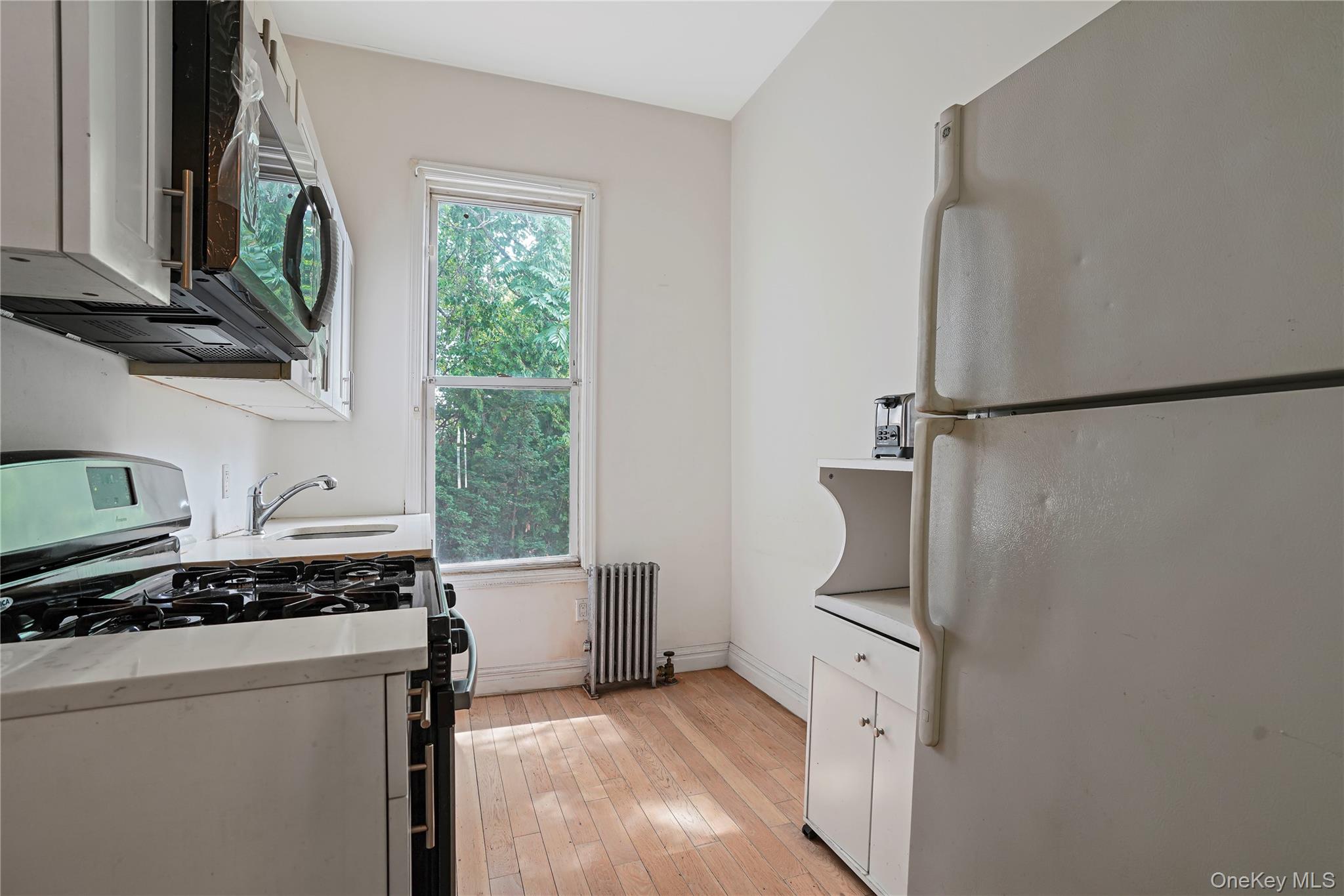 294 Hemlock Street Property Photo 5