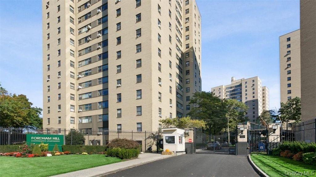 3 Fordham Hill Oval 7B Property Photo 1