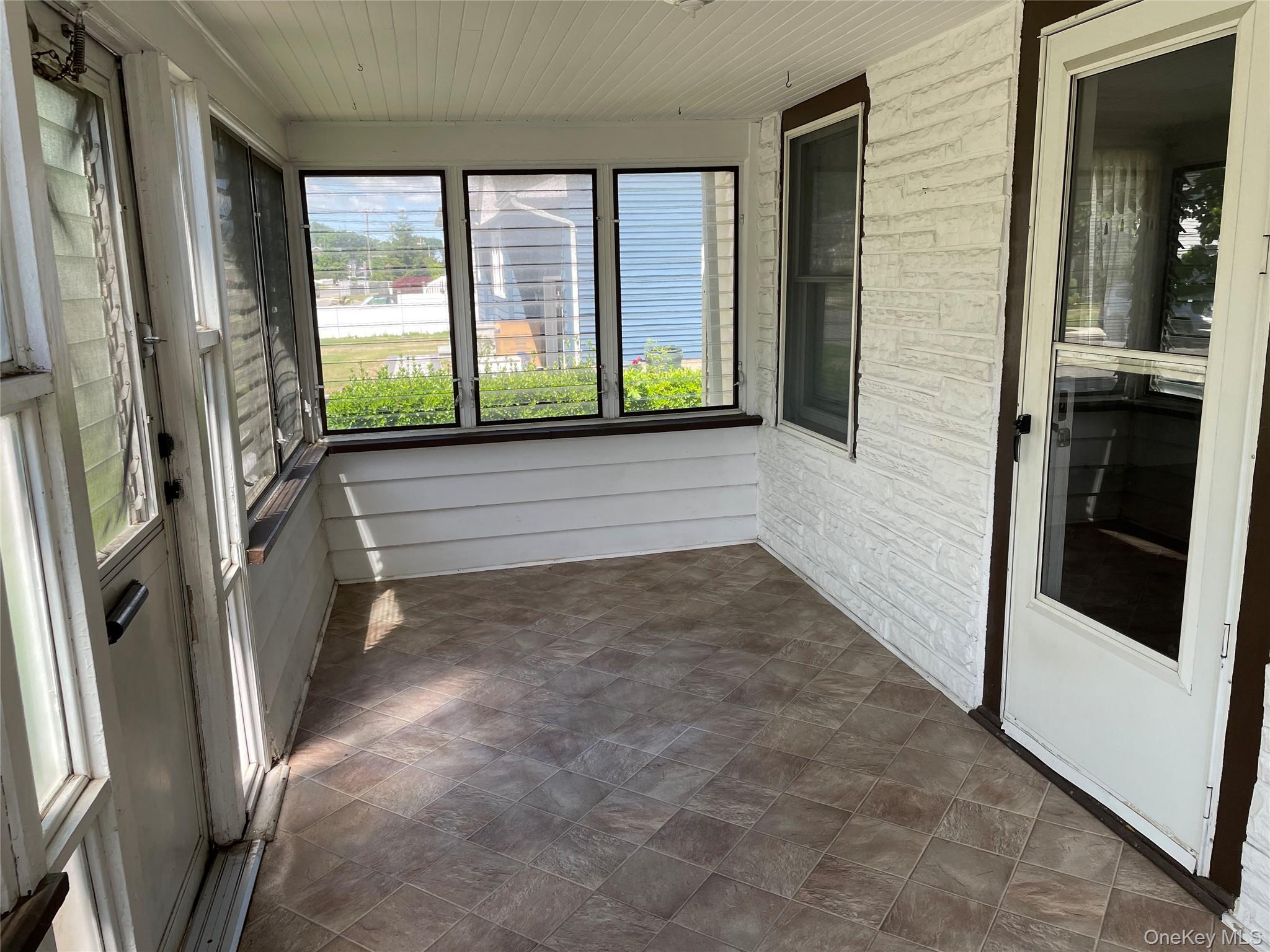 185 Seward Street Property Photo 4