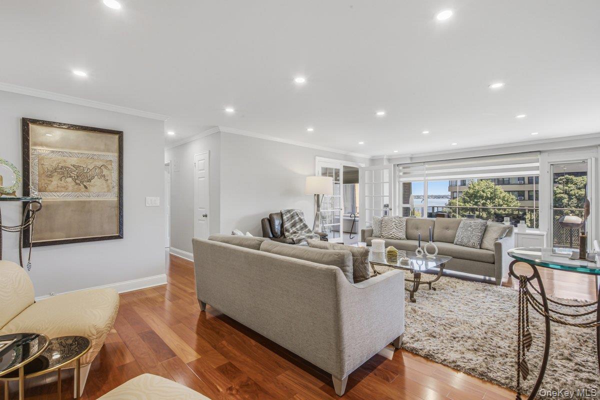 166-25 Powells Cove Boulevard 4m Property Photo 5