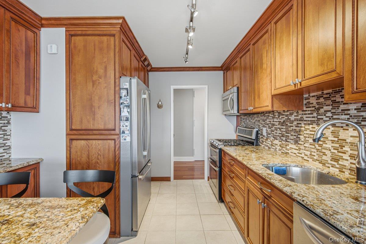 166-25 Powells Cove Boulevard 4m Property Photo 14