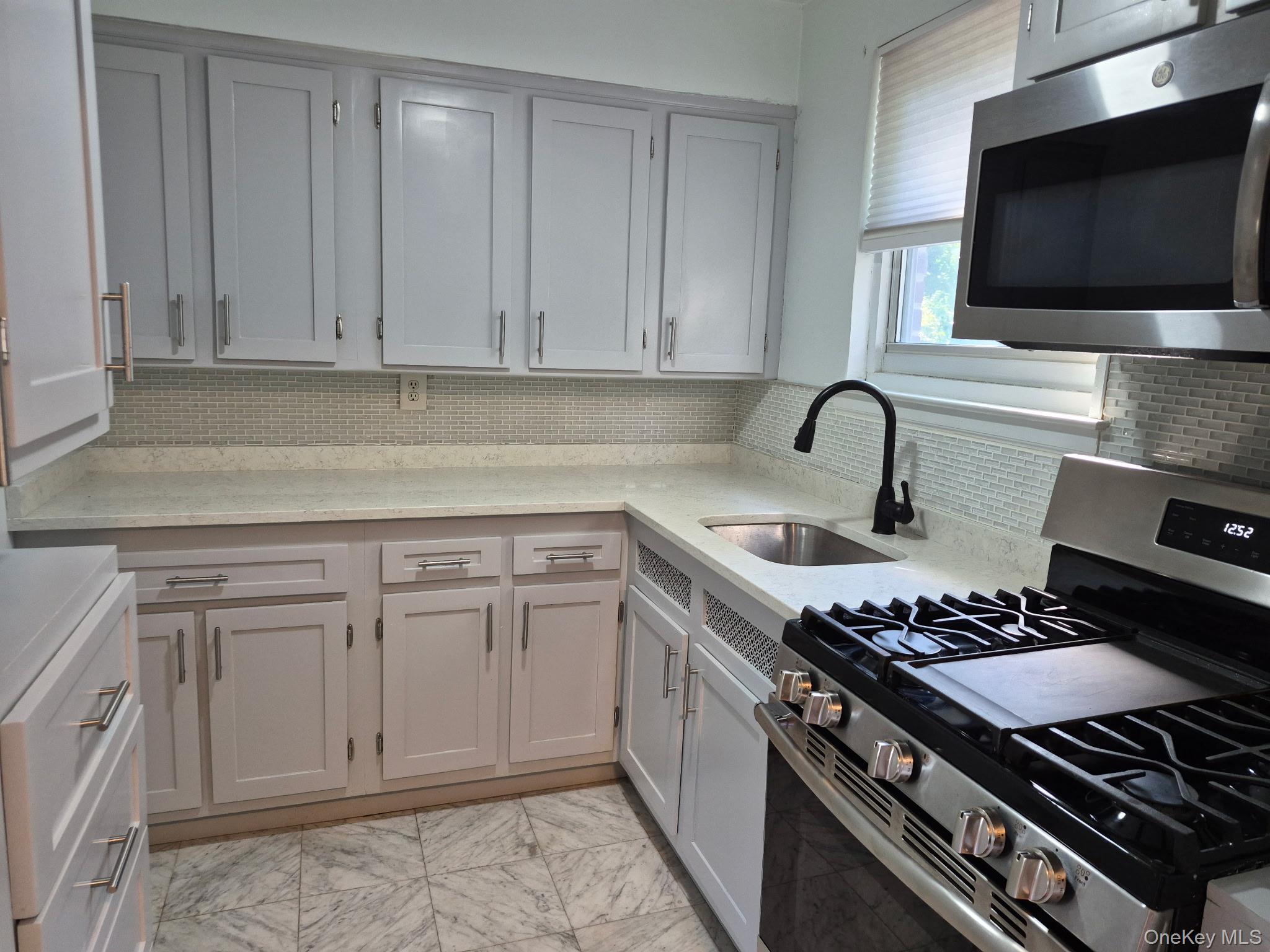 90 Spruce Street 2b Property Photo 1