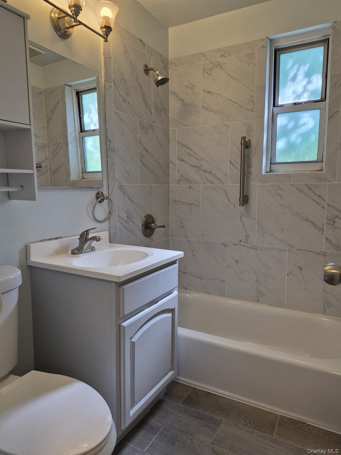 90 Spruce Street 2b Property Photo 8
