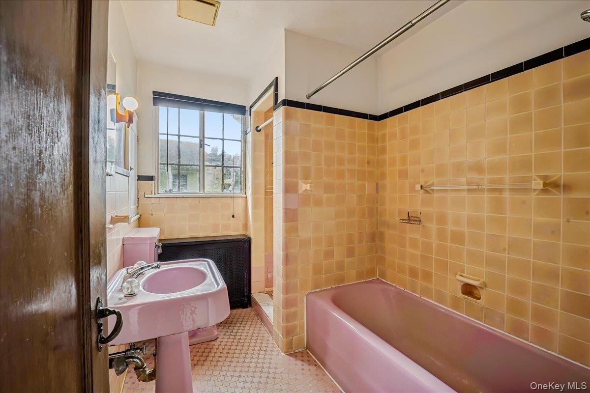 43 Pinecrest Parkway Property Photo 18
