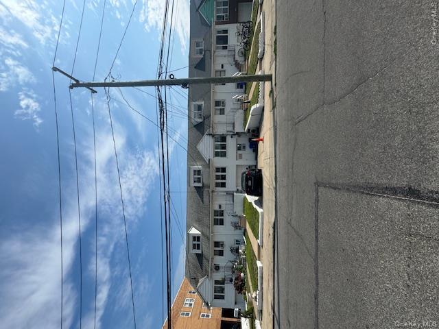 664 W Broadway Property Photo 4