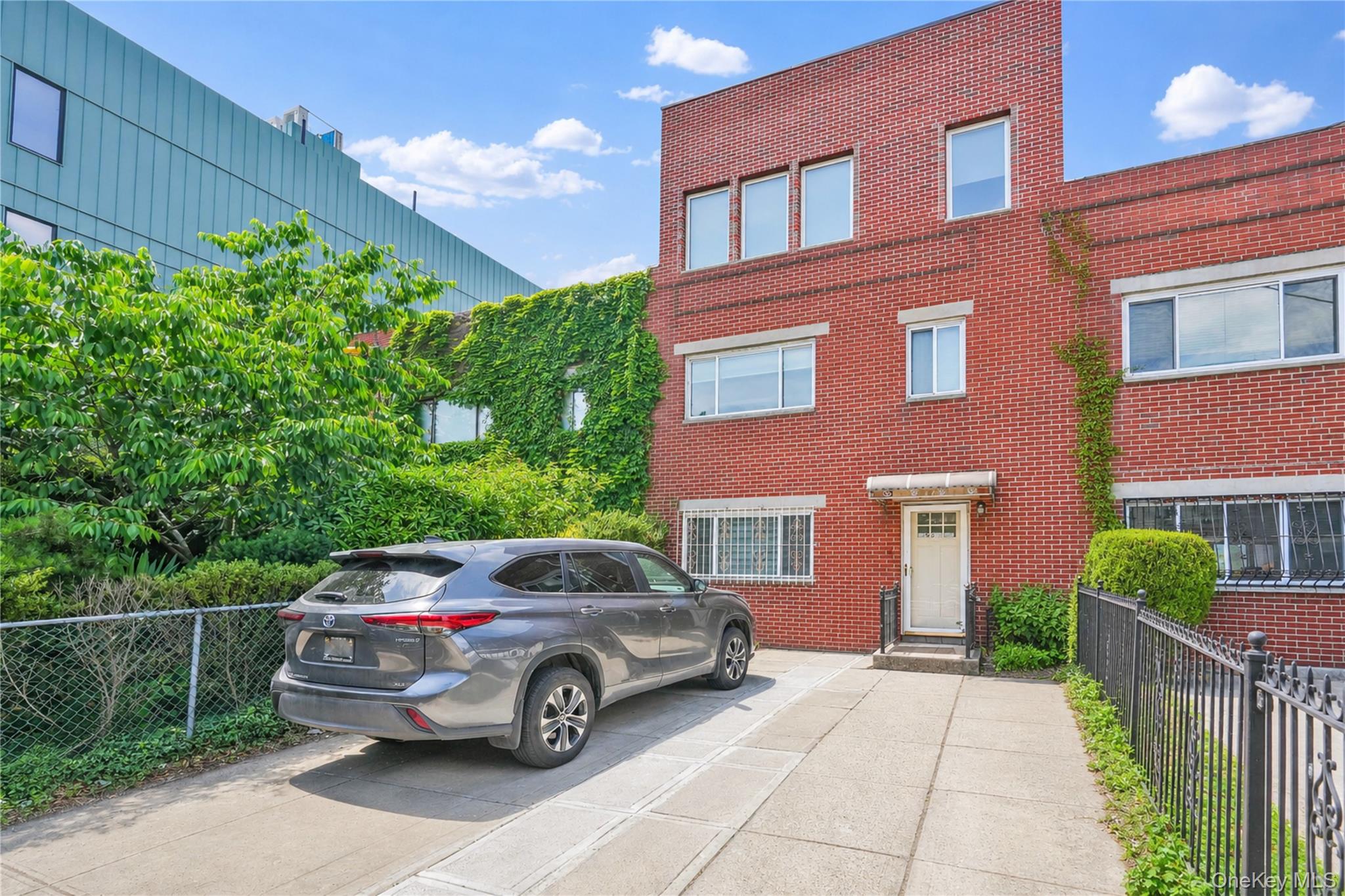 925 Hart Street Property Photo 1