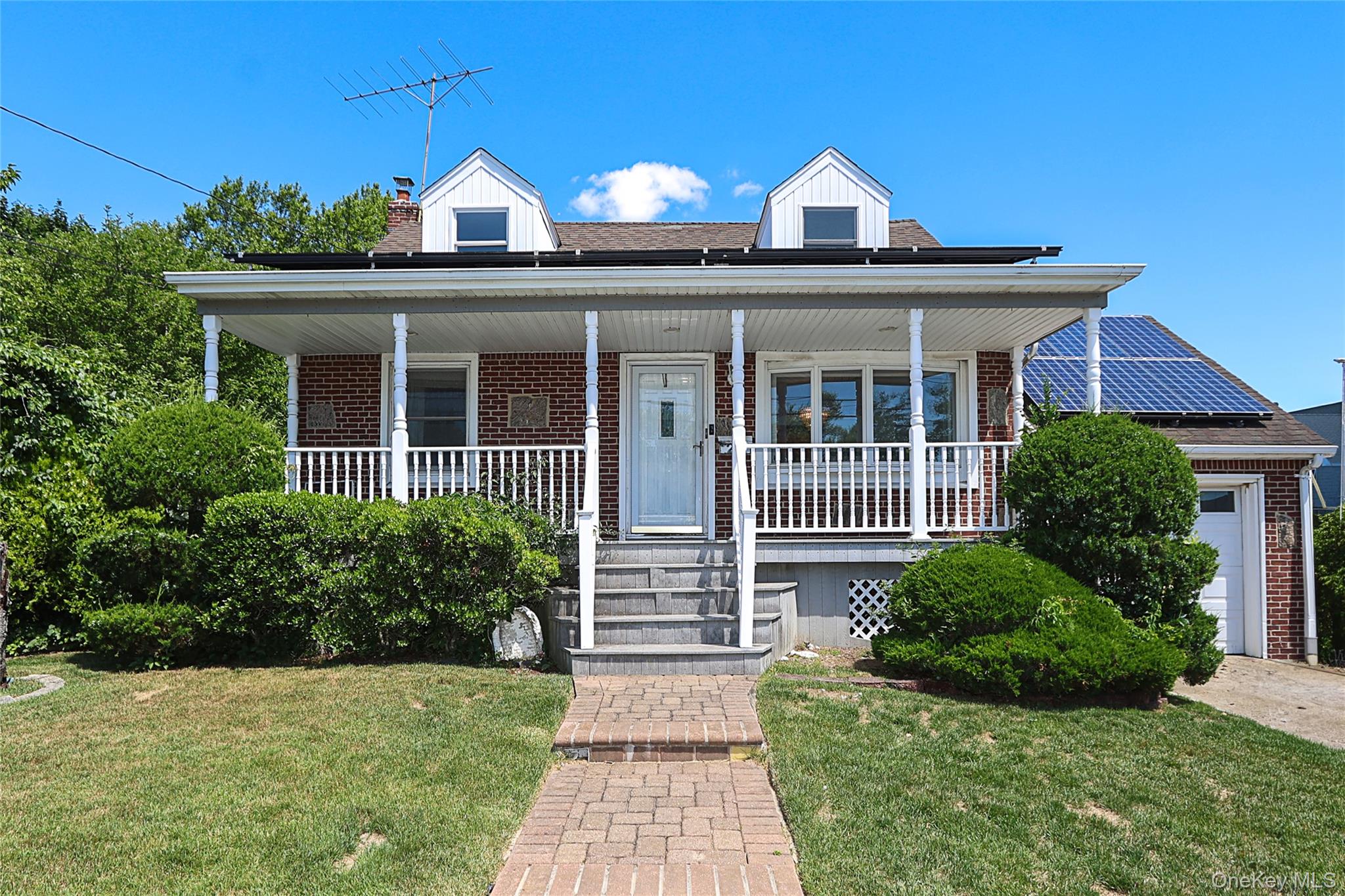 20 E Clearwater Road Property Photo 1