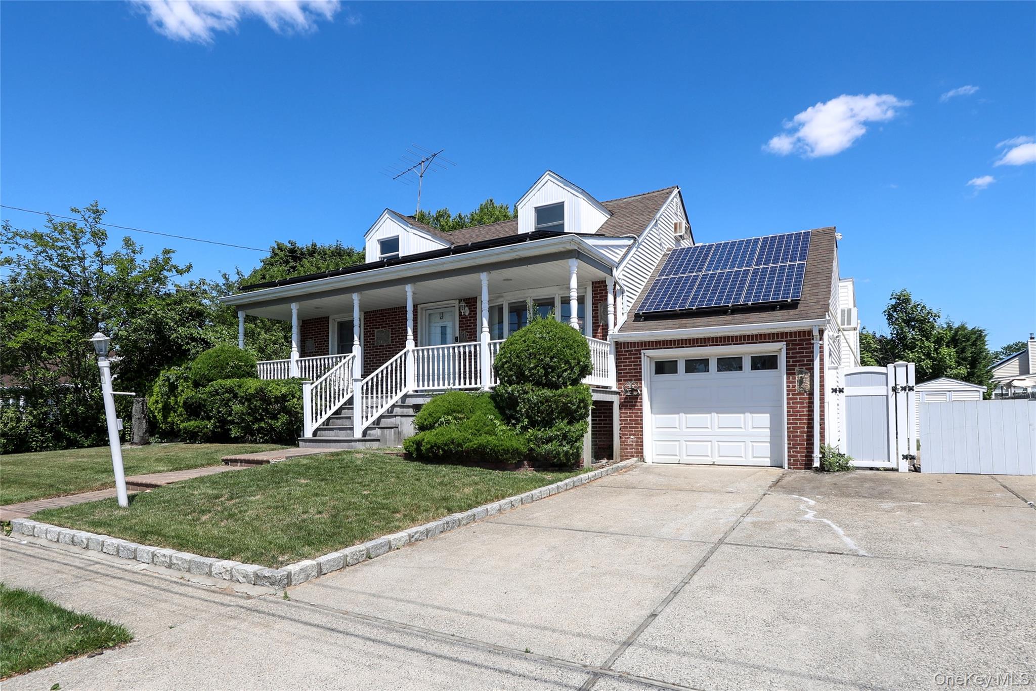 20 E Clearwater Road Property Photo 2