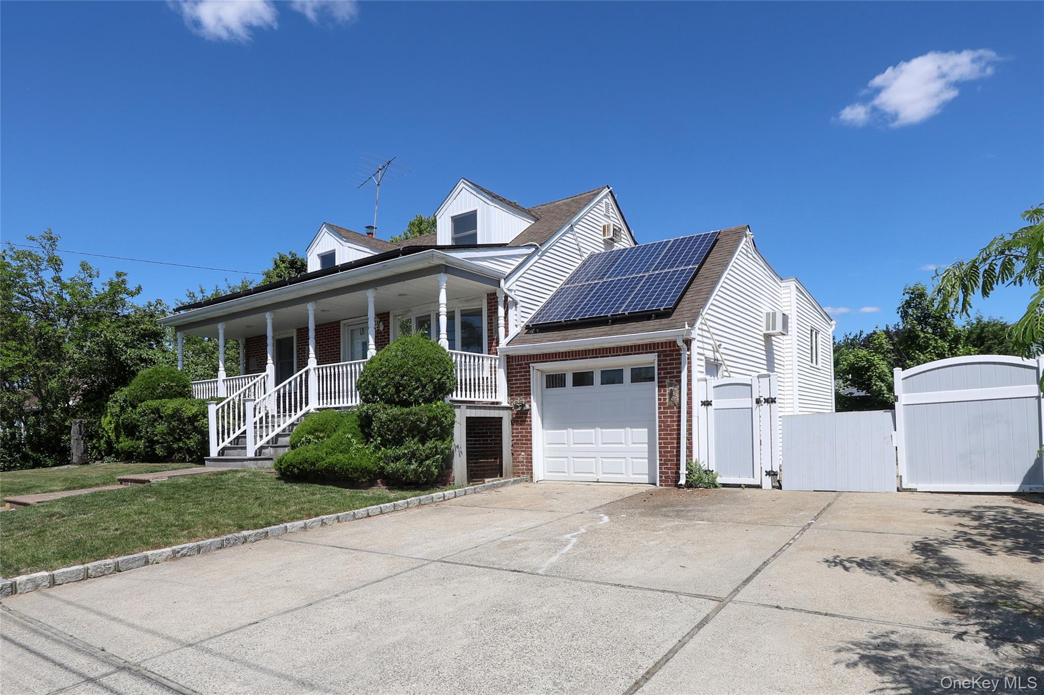 20 E Clearwater Road Property Photo 3