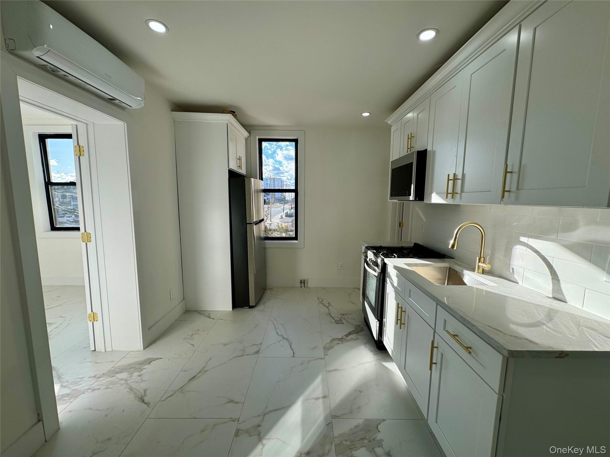 78-84 E Park Avenue Property Photo 11