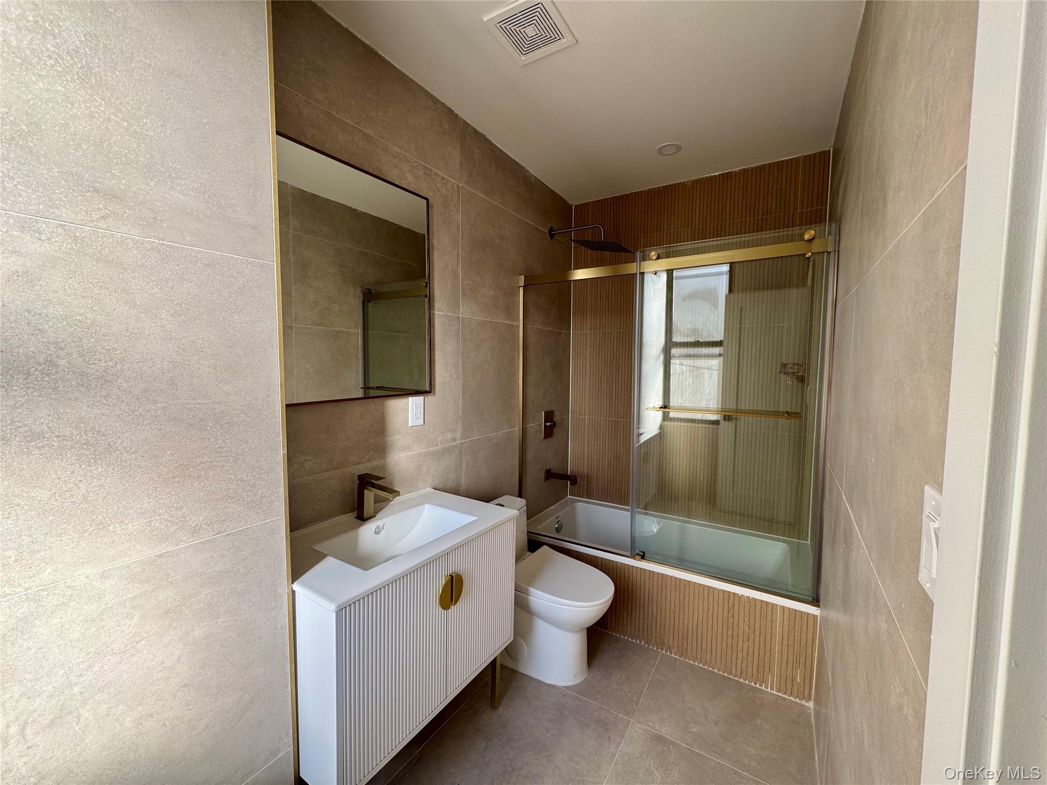 78-84 E Park Avenue Property Photo 13