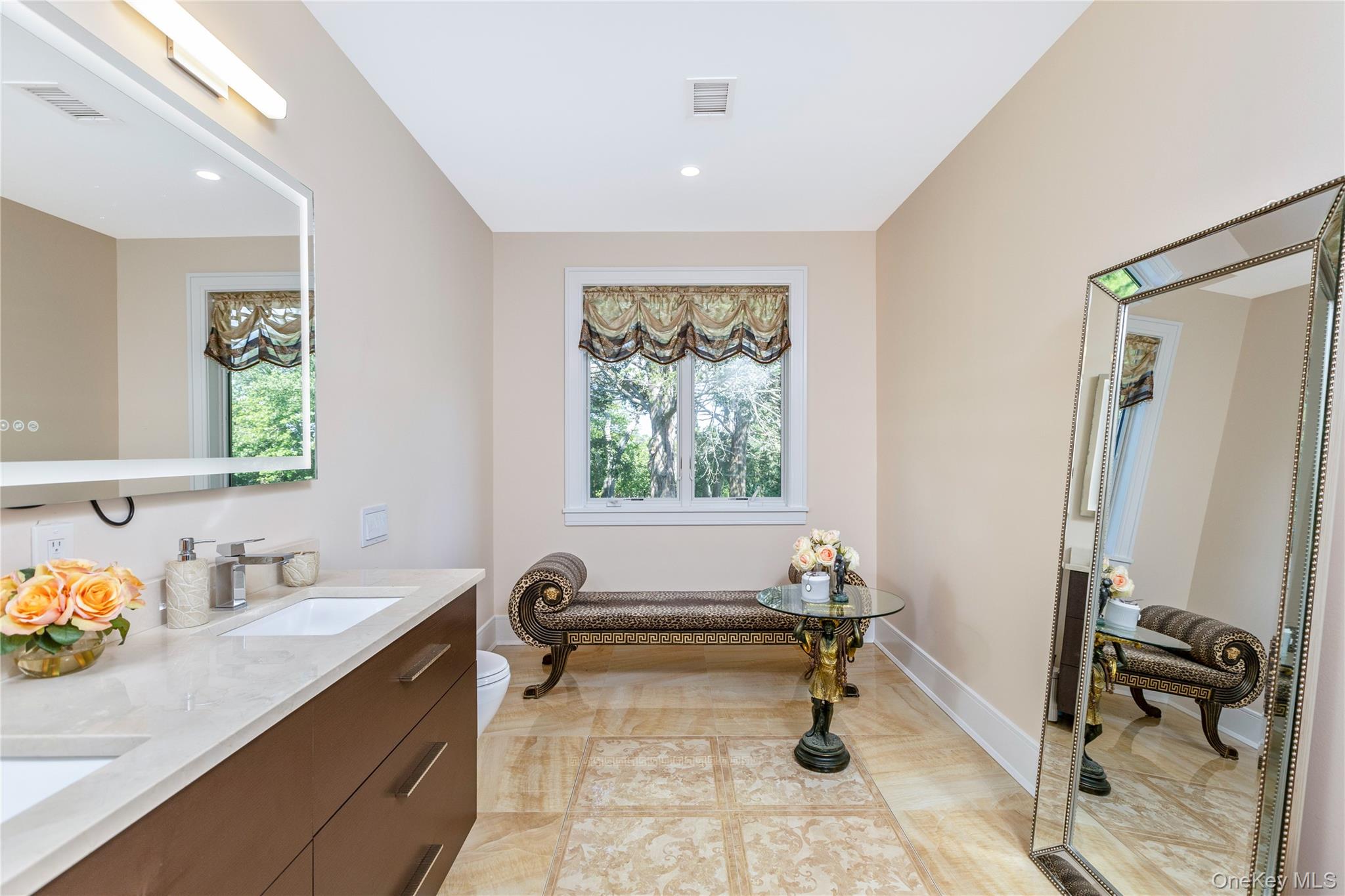 26 Tuthill Lane Property Photo 14
