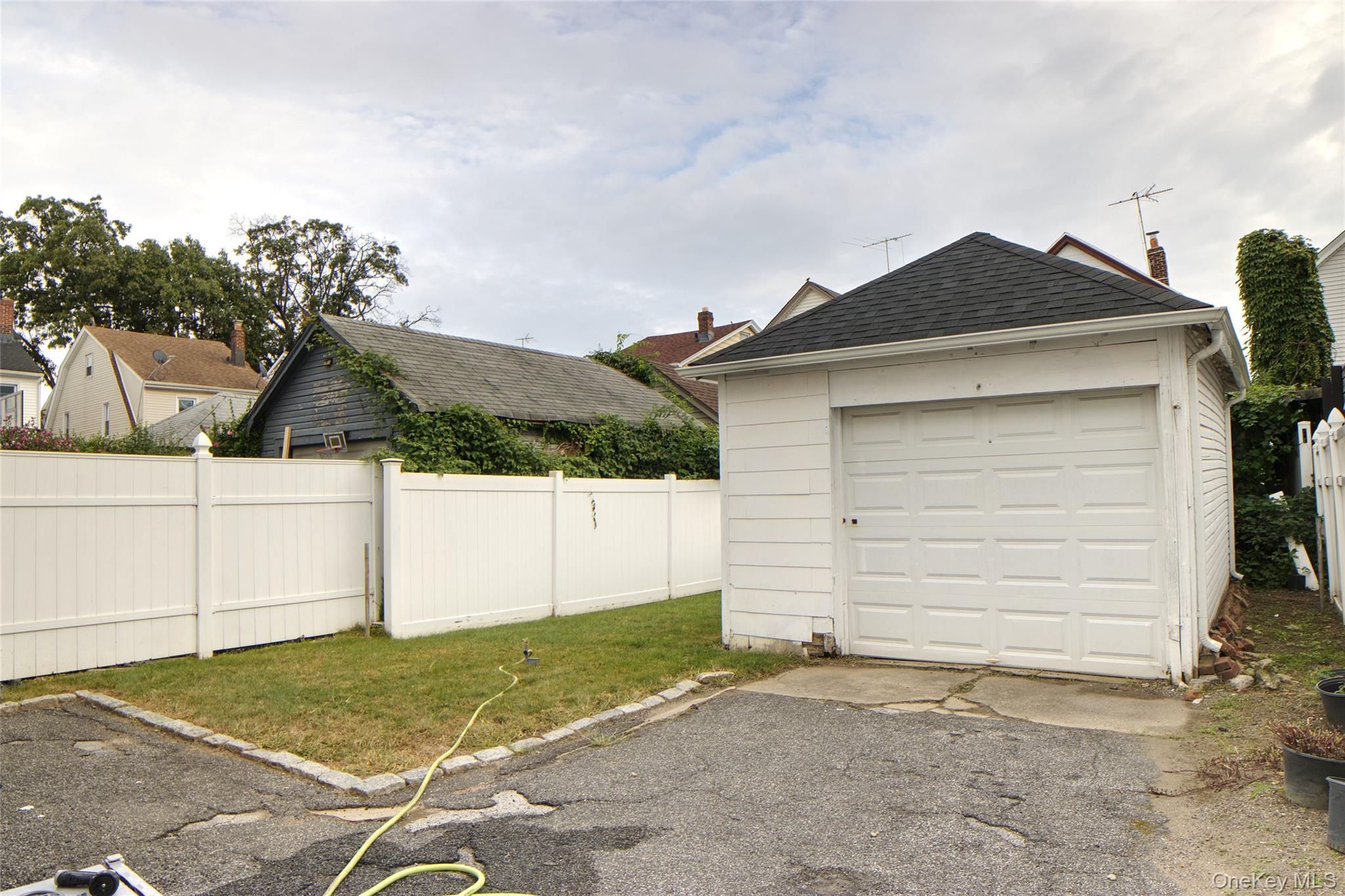 221-30 103rd Avenue Property Photo 4