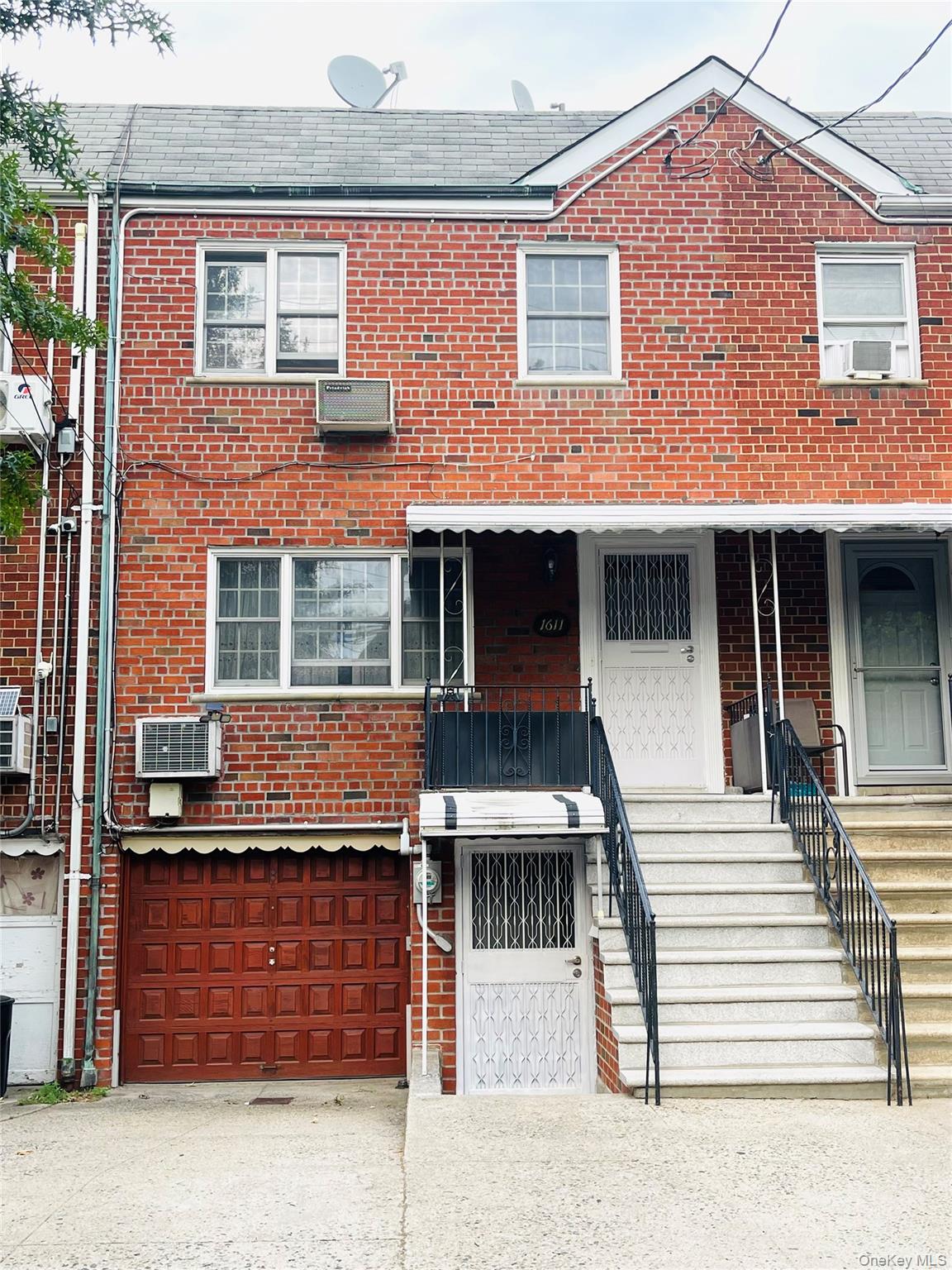 1611 E 55th Street Property Photo 1