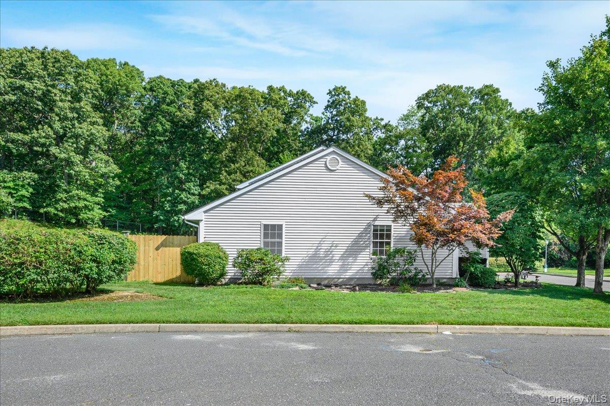 204 Mattituck Court Property Photo 4
