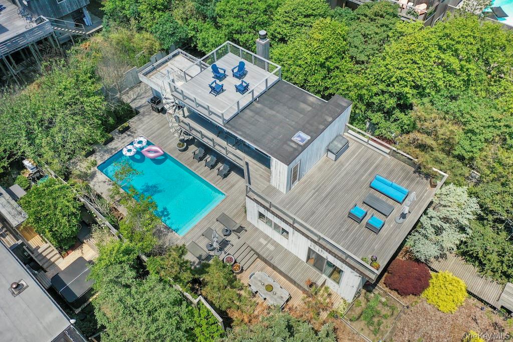 136 Beach Hill Walk Property Photo 2