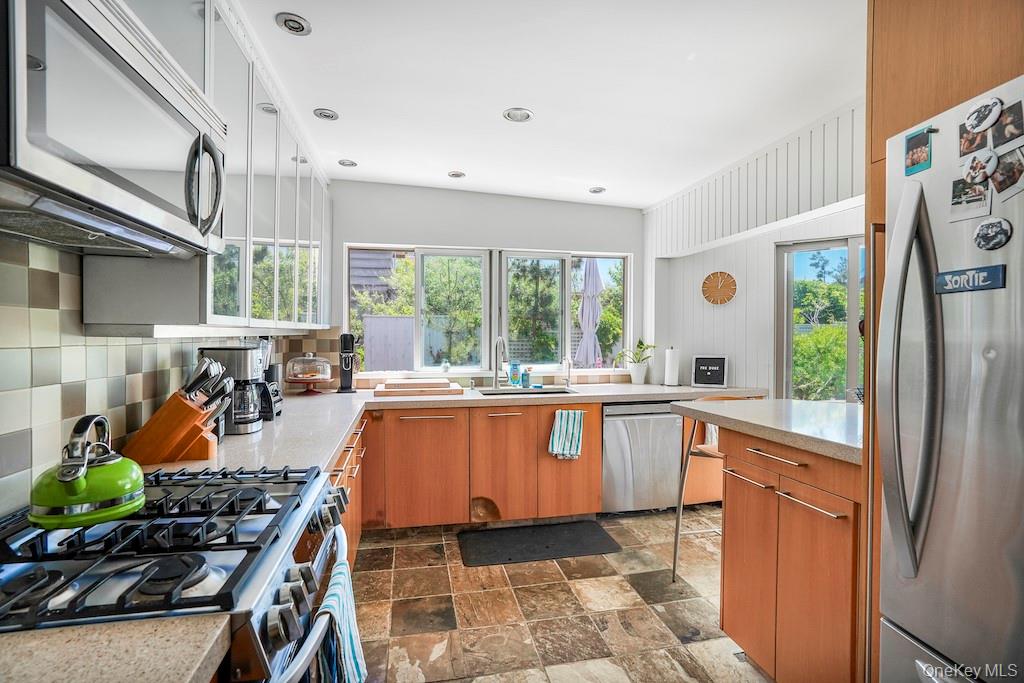 136 Beach Hill Walk Property Photo 24
