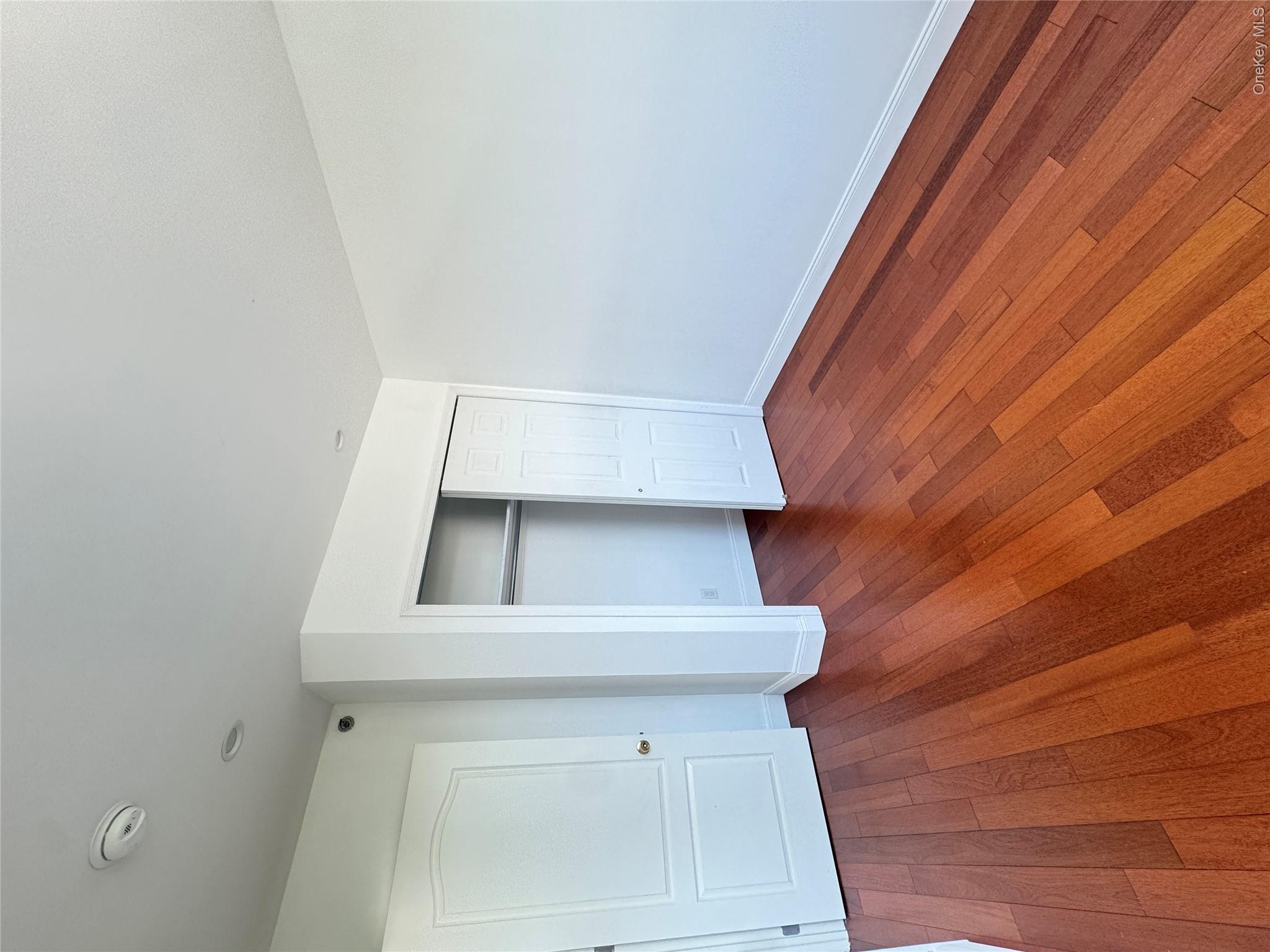 14456 Roosevelt Avenue 5a Property Photo 6