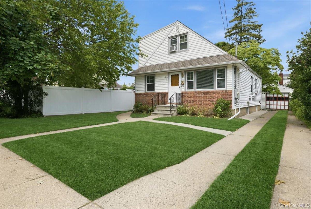 358 Langley Avenue Property Photo 2