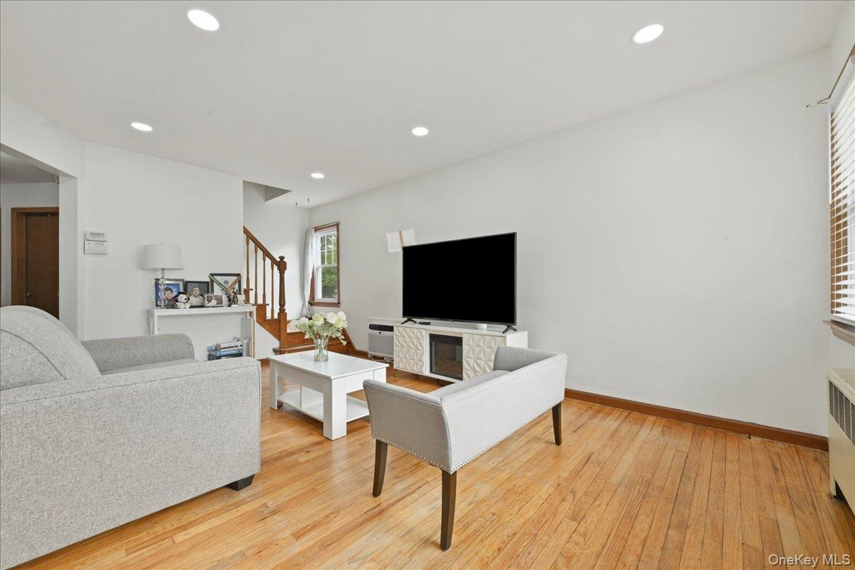 358 Langley Avenue Property Photo 3