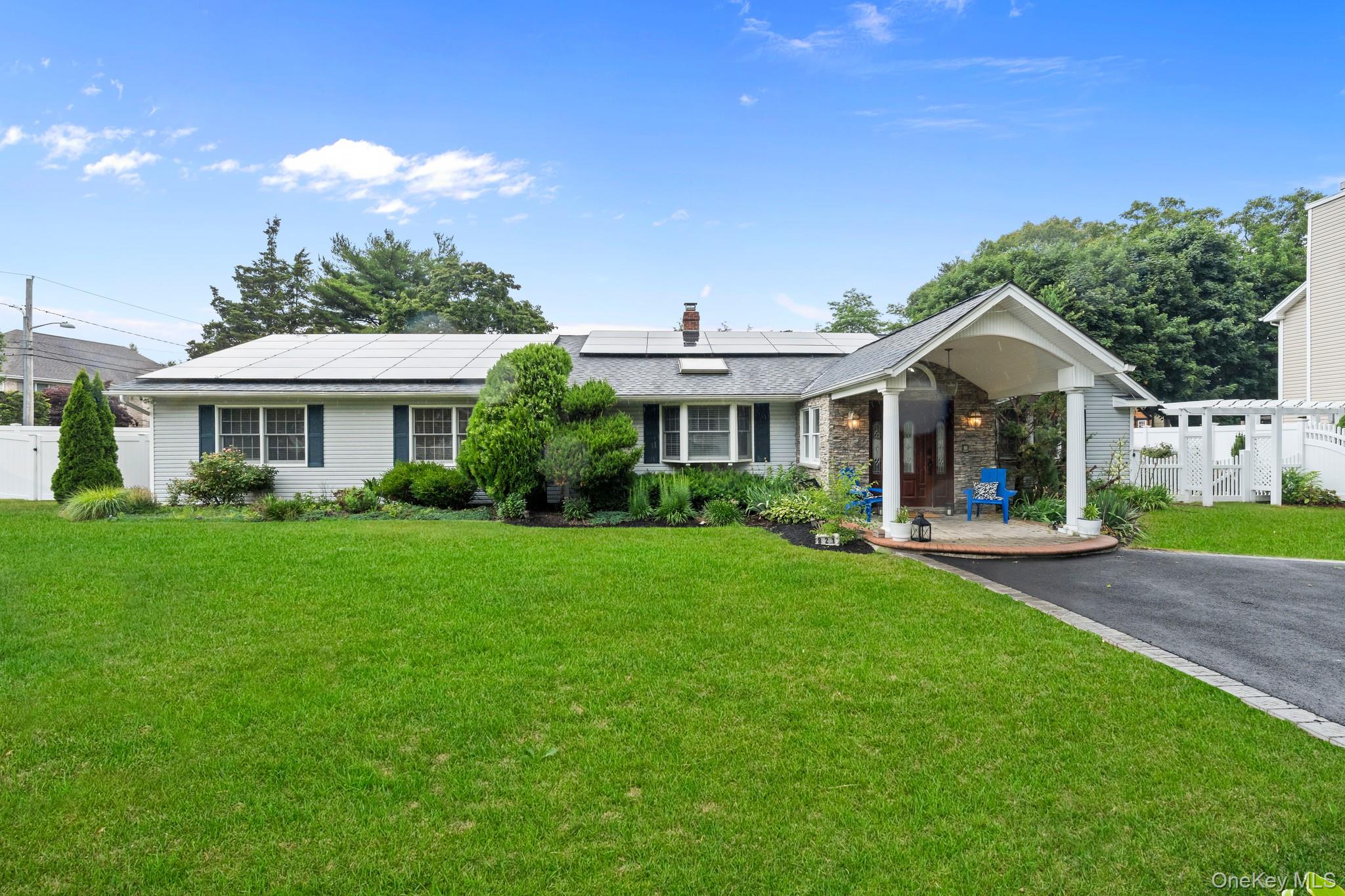 821 Peconic Street Property Photo 1