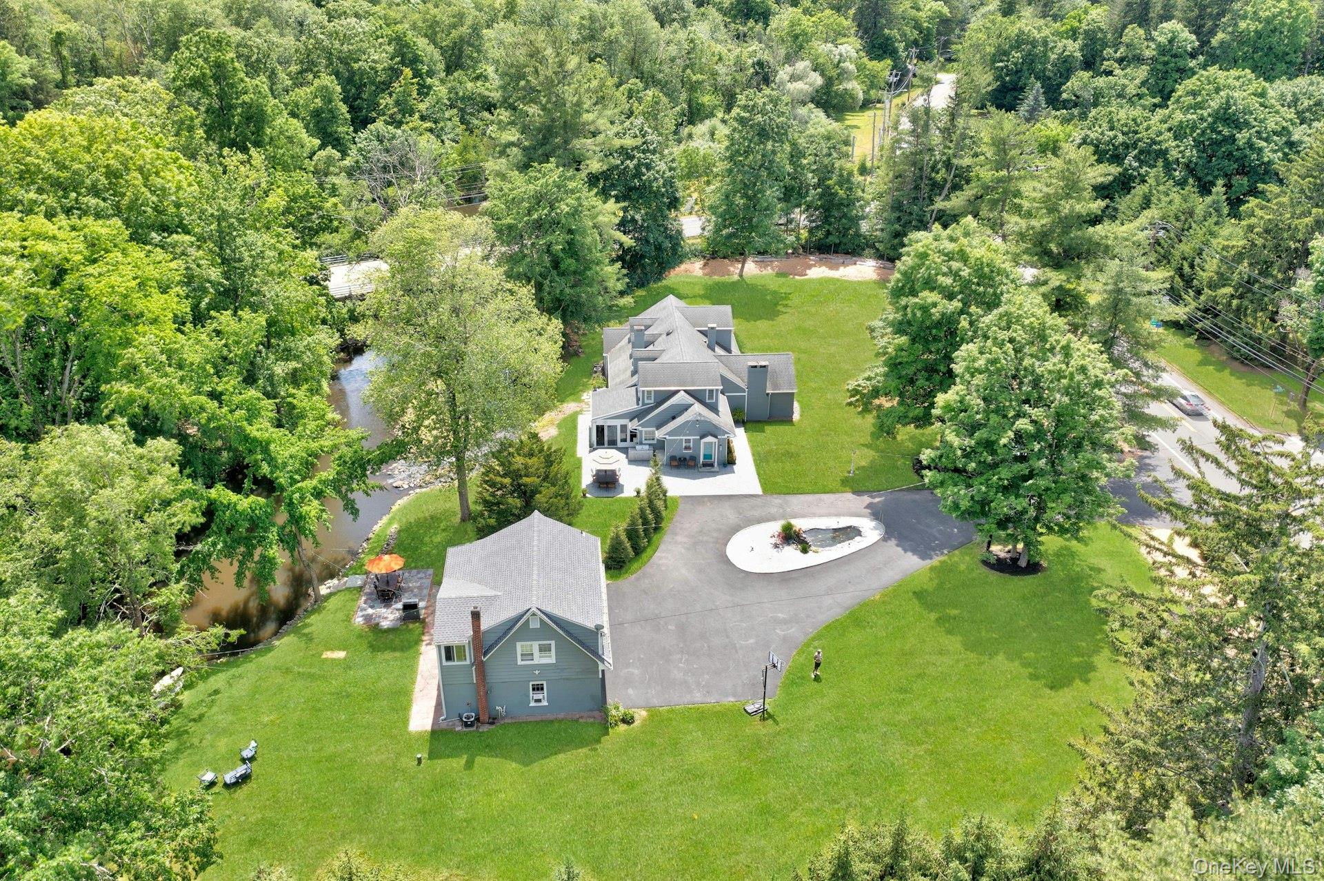 459-461 Haverstraw Road Property Photo 5