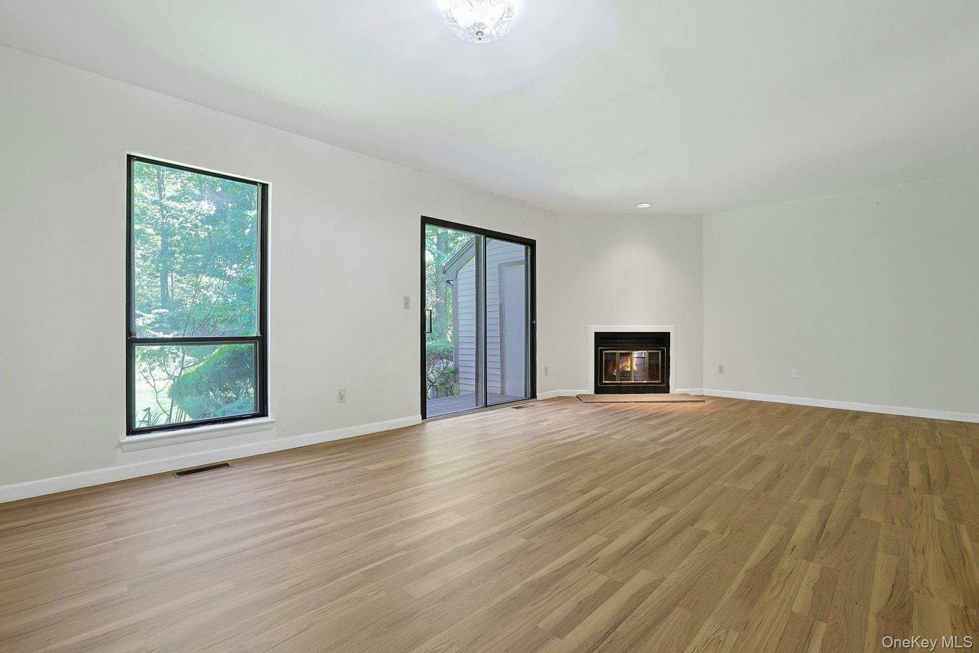 83 Deerfield Lane Property Photo 3