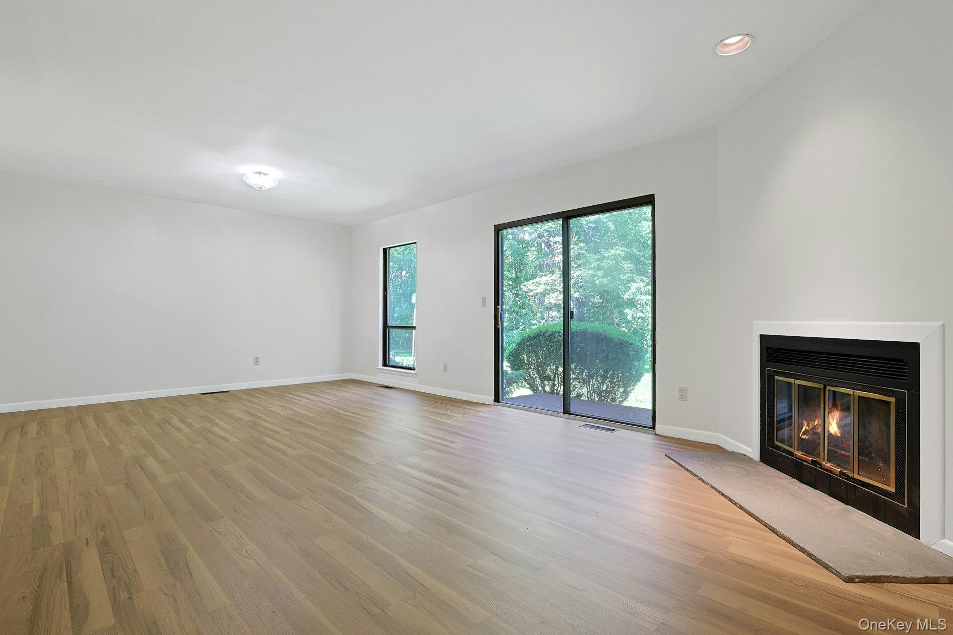 83 Deerfield Lane Property Photo 4