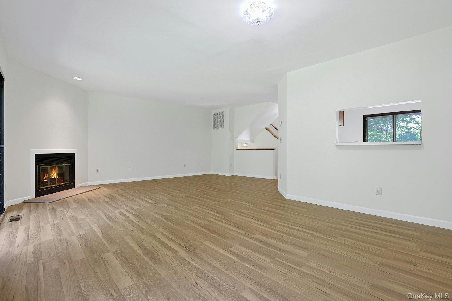 83 Deerfield Lane Property Photo 6
