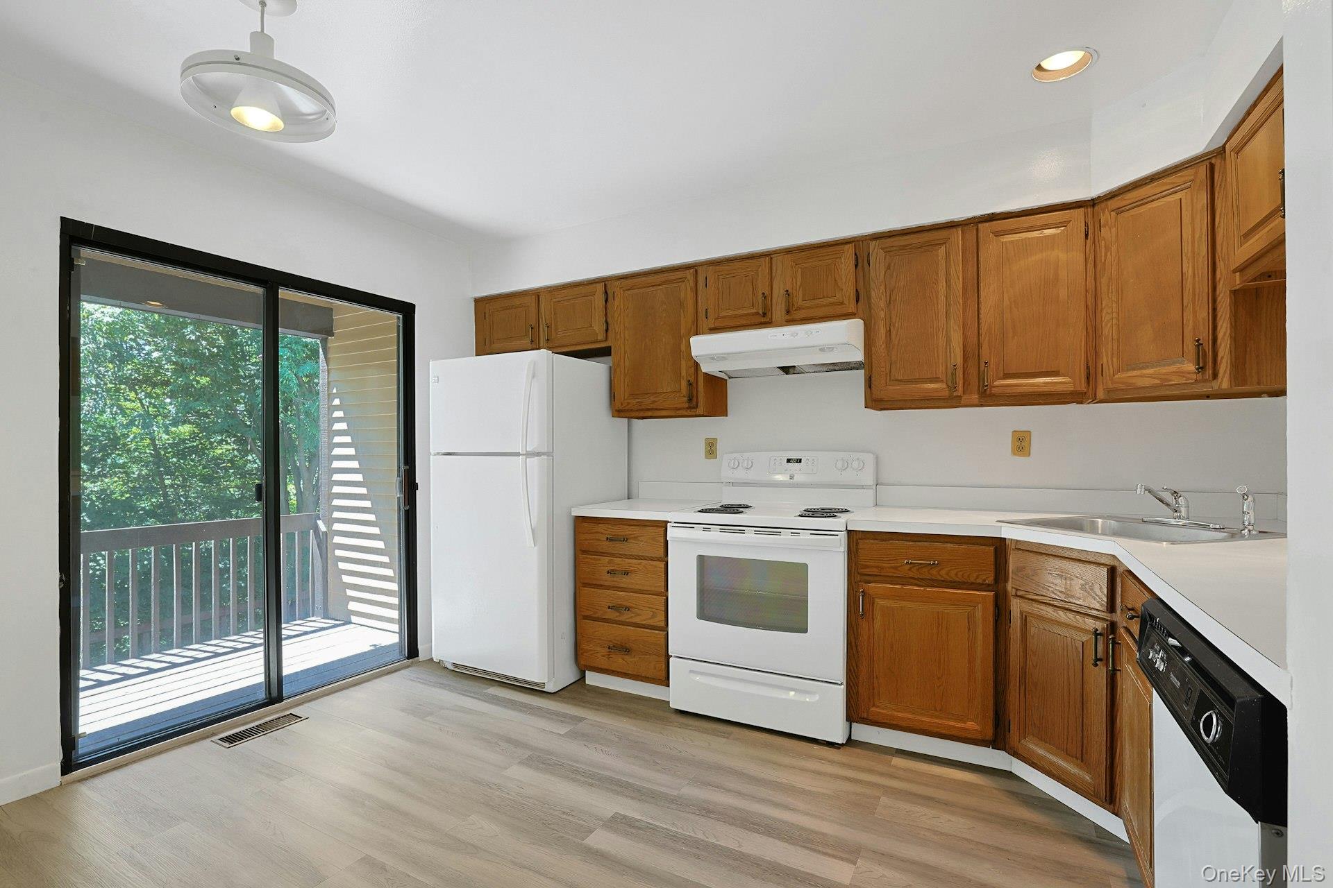 83 Deerfield Lane Property Photo 8