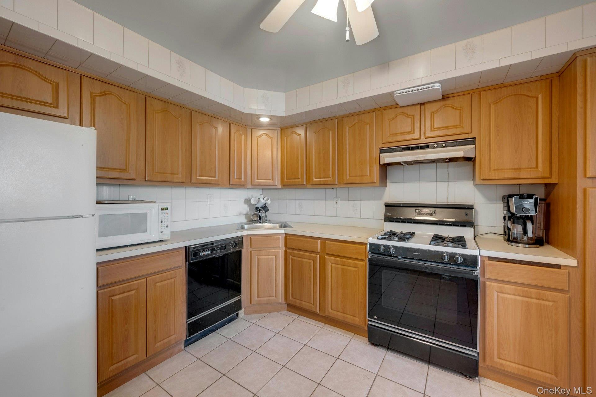1490 Shore Drive 4f Property Photo 7