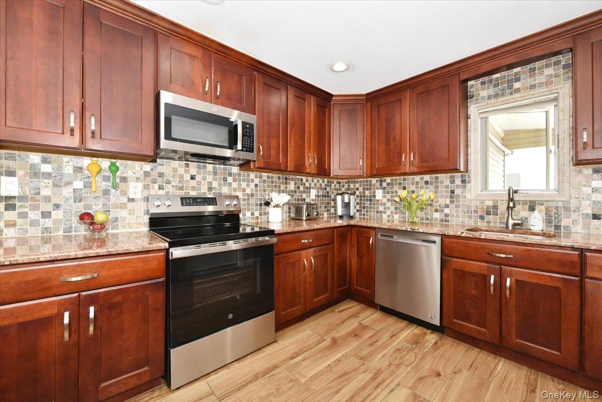1872 Chester Drive Property Photo 8