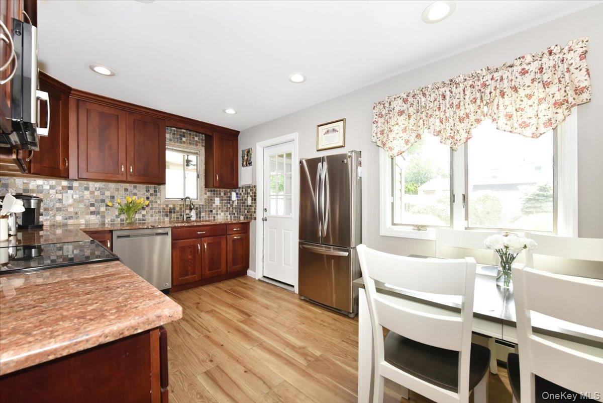 1872 Chester Drive Property Photo 9