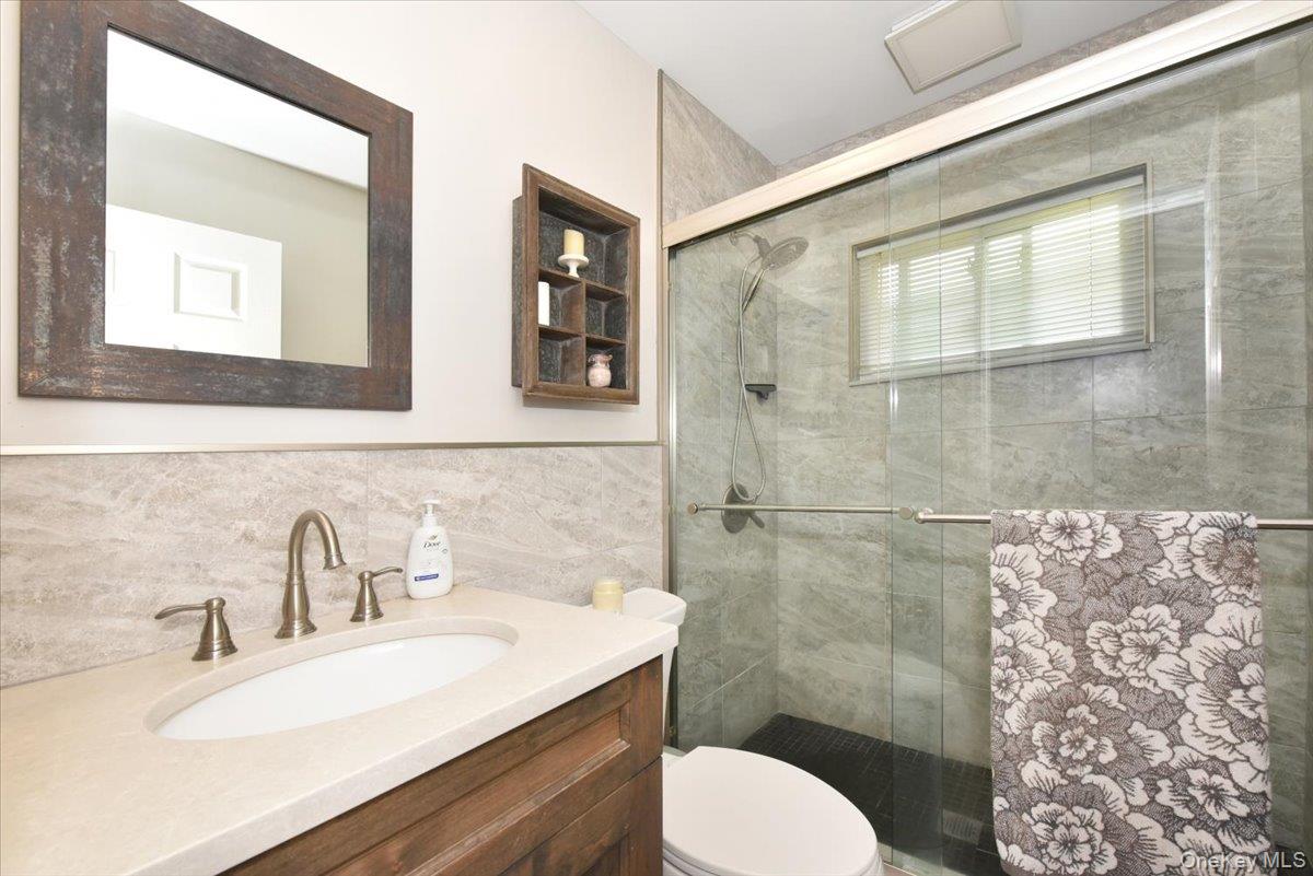 1872 Chester Drive Property Photo 14