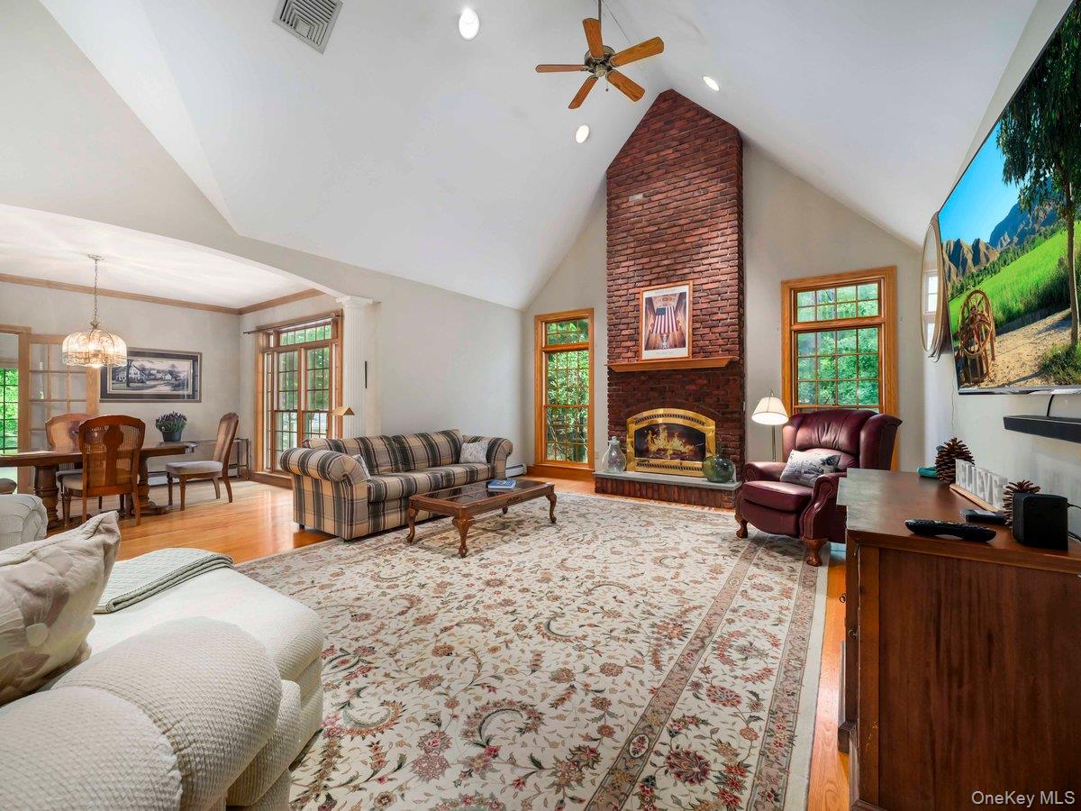 101 Azalea Court Property Photo 6