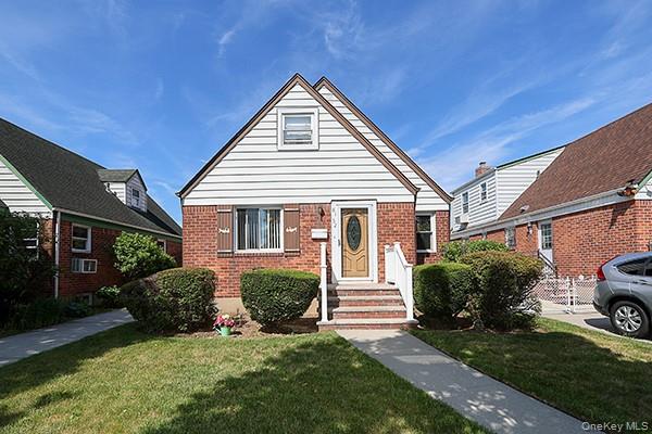 8152 249th Street Property Photo 1