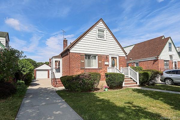 8152 249th Street Property Photo 2