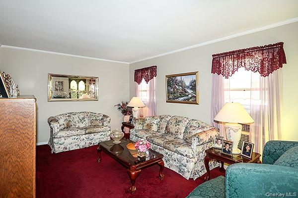 8152 249th Street Property Photo 3
