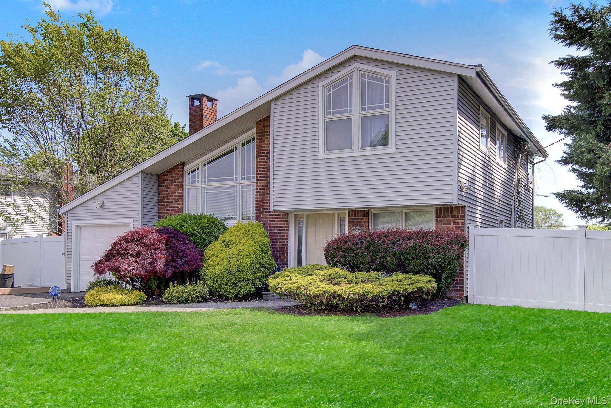 4 Seneca Drive Property Photo 1