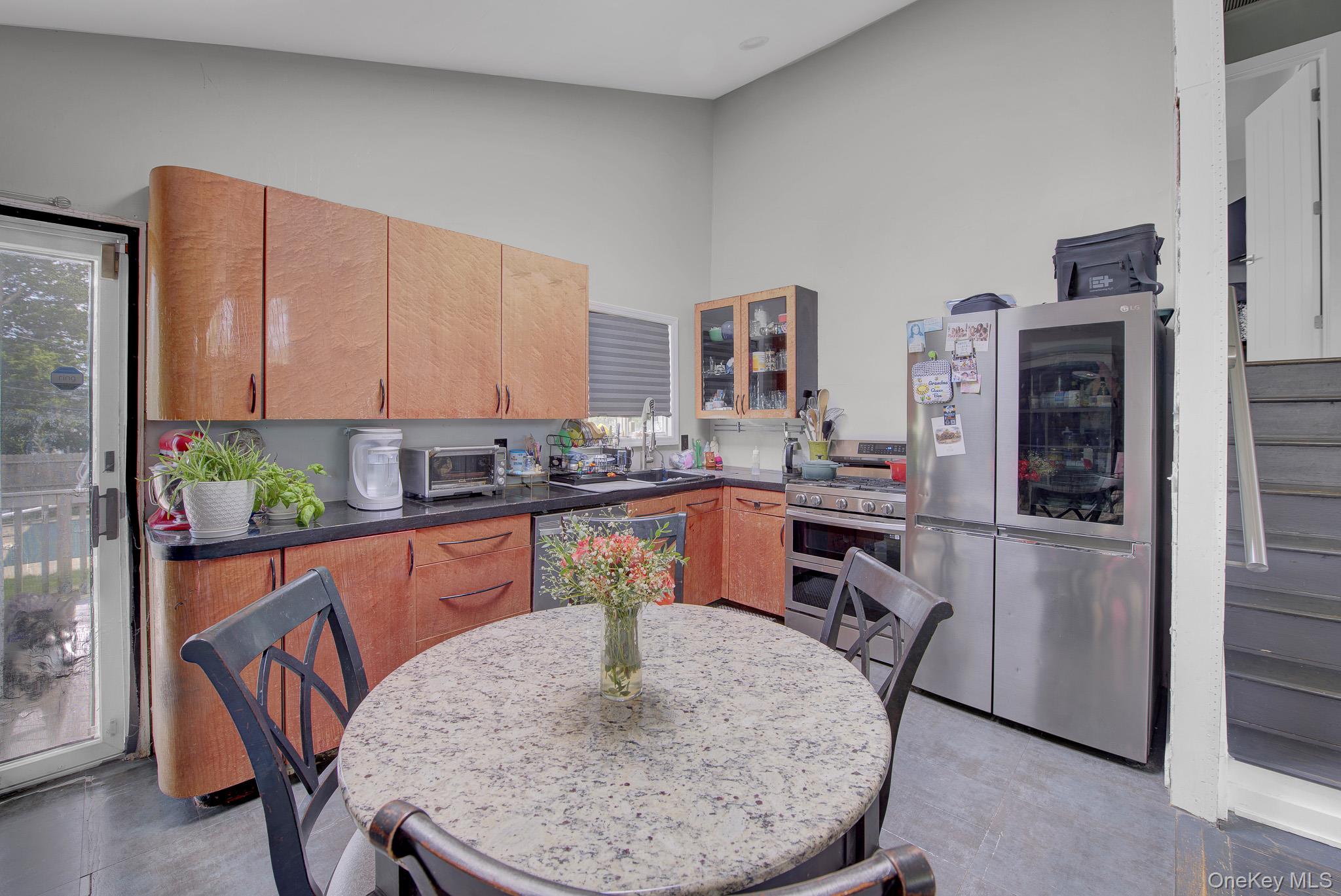 4 Seneca Drive Property Photo 2