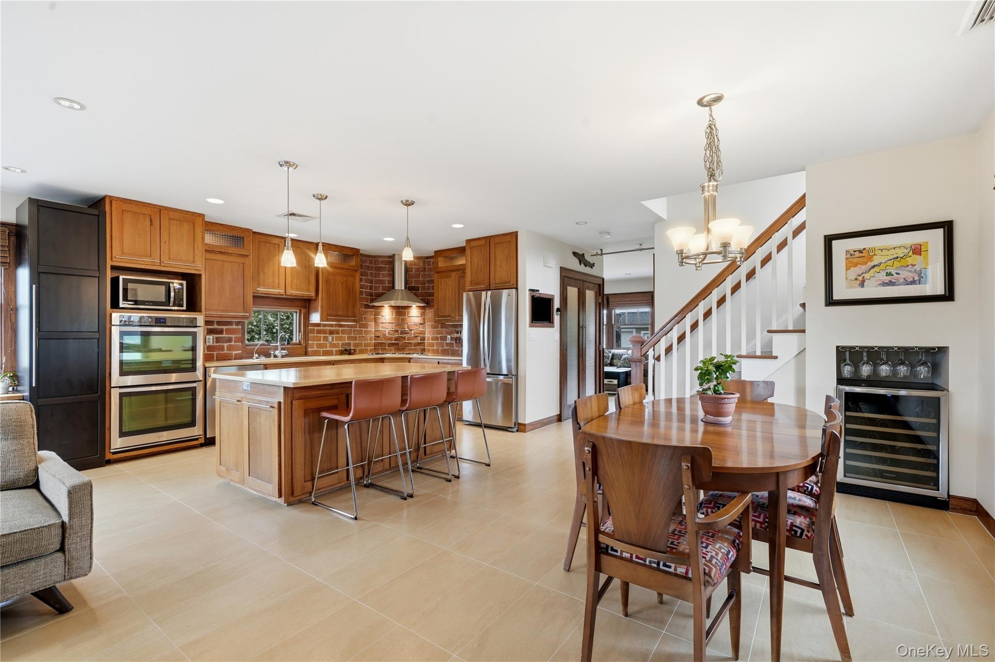 2544 Riverside Avenue Property Photo 12