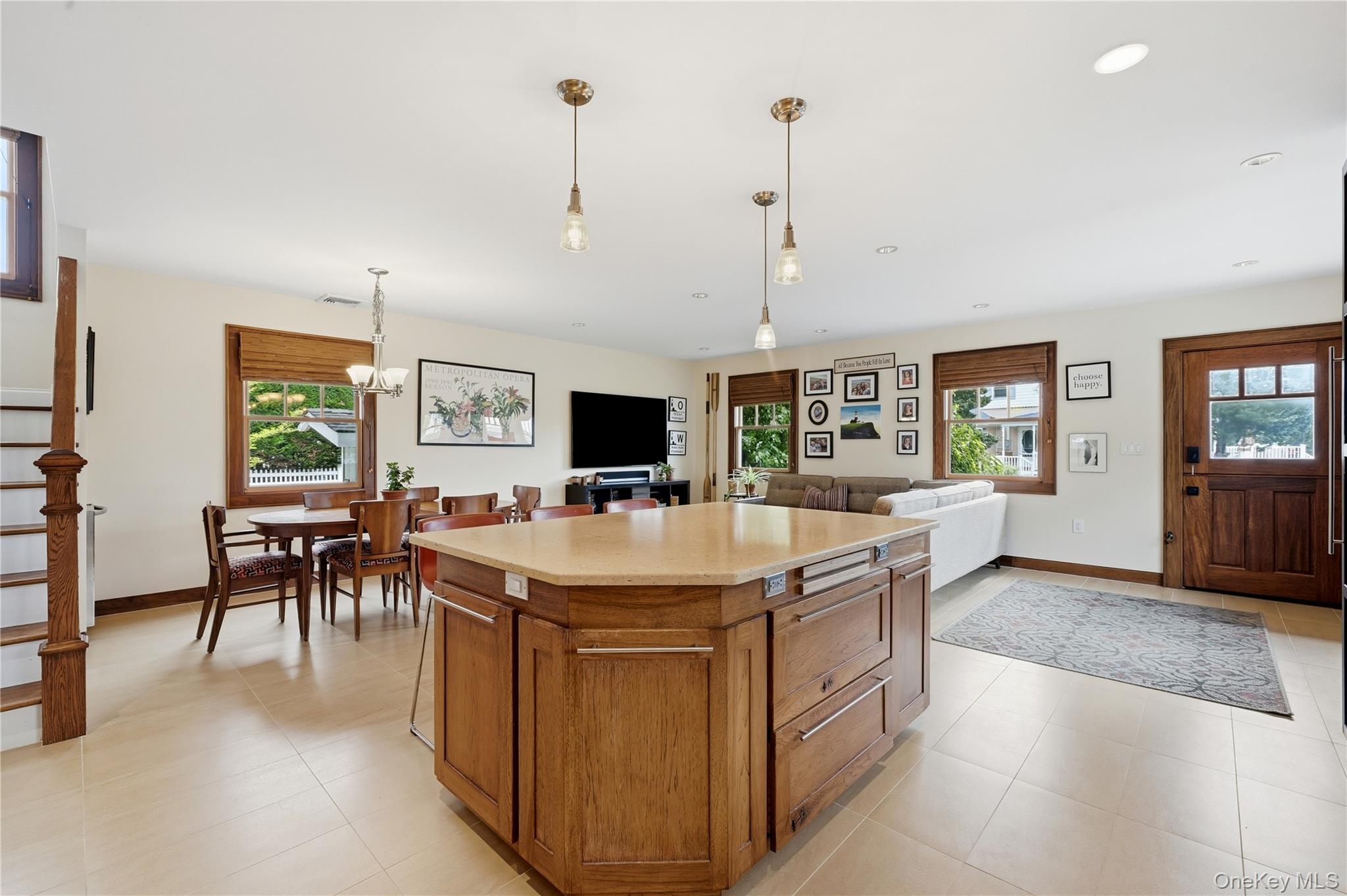 2544 Riverside Avenue Property Photo 17