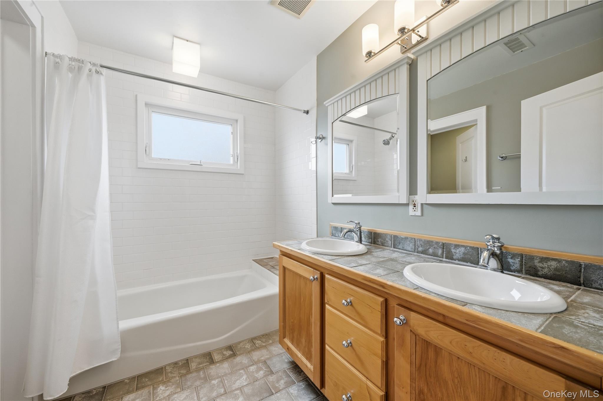 2544 Riverside Avenue Property Photo 31